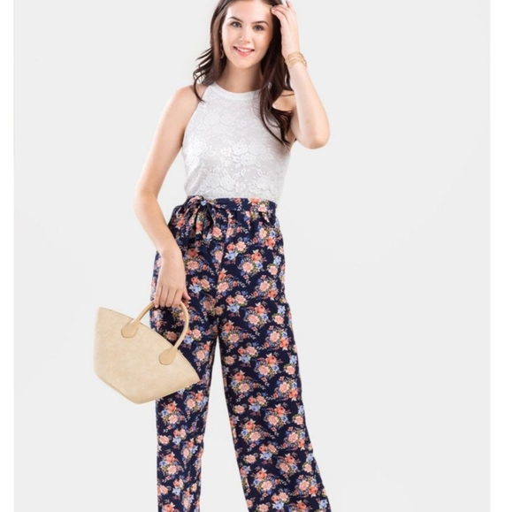 Francesca's floral jumpsuit - Picture 2 of 7